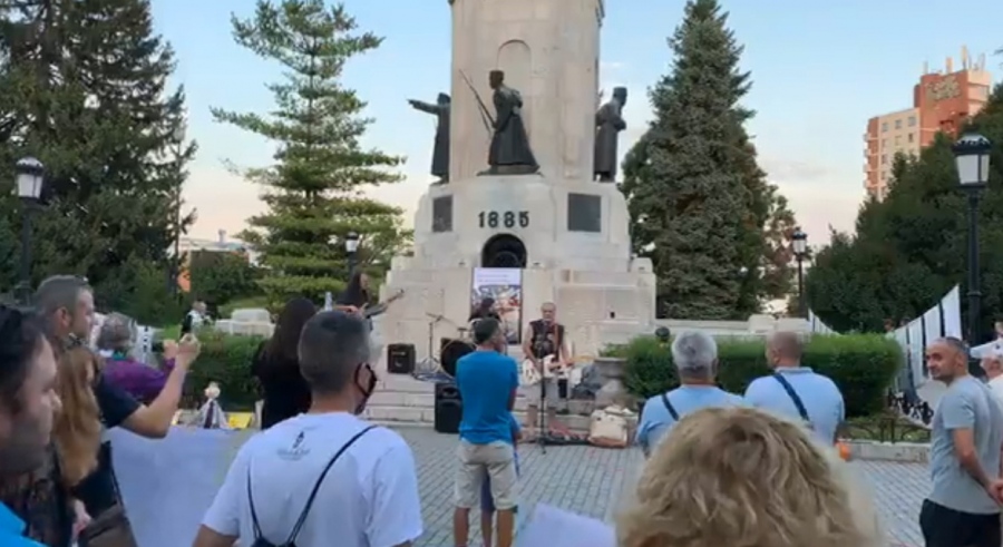 Търновчани с рок, лекция и изложба за оставка